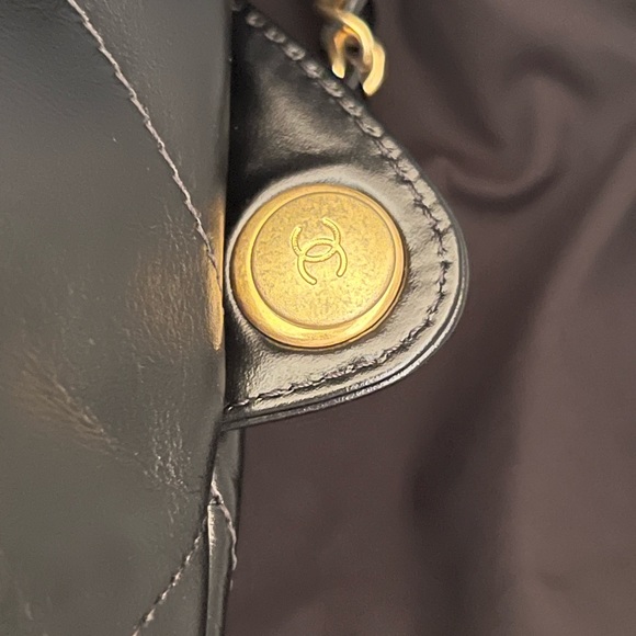 CHANEL 22B 22 Backpack Black Gold Hardware PRISTINE Full Set - Picture 4 of 15